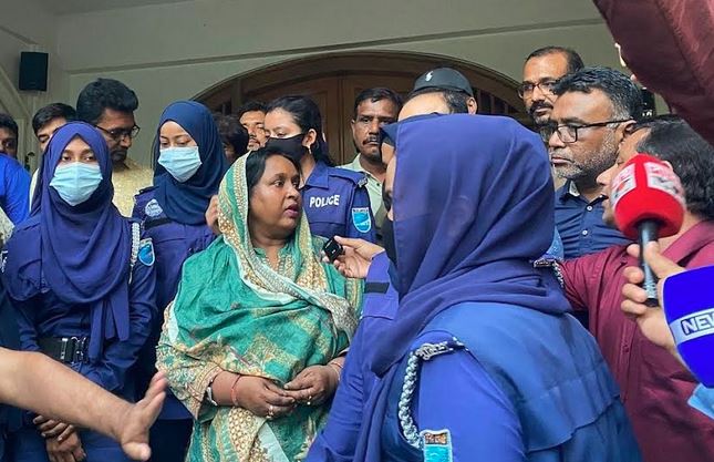 আইভীকে গ্রেফতারে বাঁধা দেওয়ার ঘটনায় পুলিশের মামলা : ৩ জন গ্রেফতার