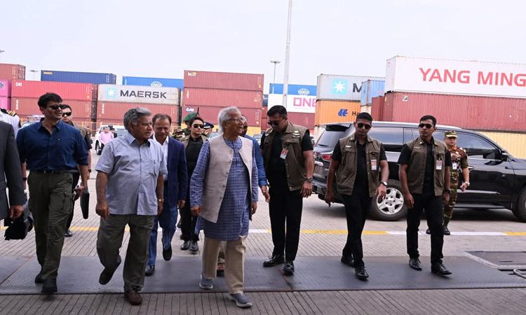 চট্টগ্রাম বন্দর পরিদর্শন করলেন প্রধান উপদেষ্টা