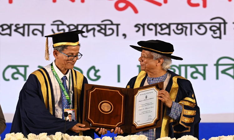 প্রধান উপদেষ্টাকে ডি লিট ডিগ্রি প্রদান চট্টগ্রাম বিশ্ববিদ্যালয়ের