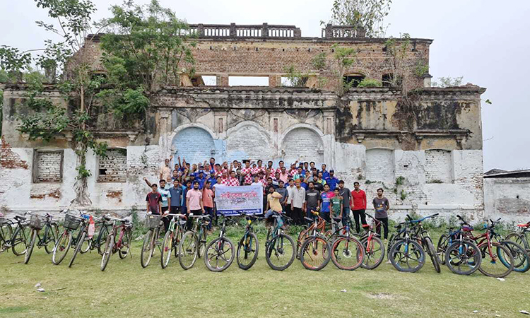 চাঁপাইনবাবগঞ্জে কানসাট রাজবাড়ি পুনরুদ্ধারকল্পে সাইকেল র‍্যালি