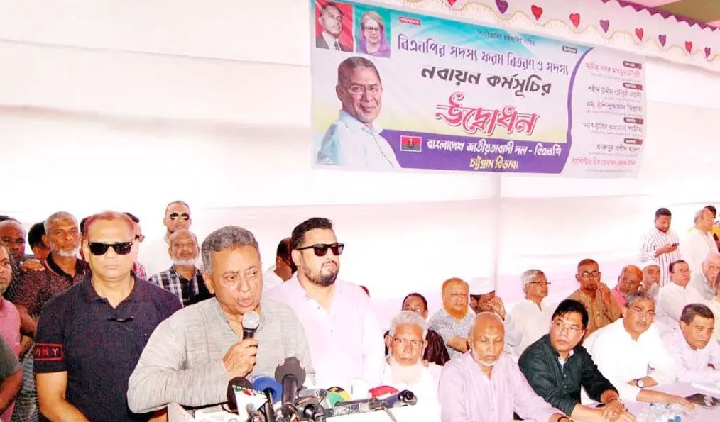 চাঁদাবাজ, সন্ত্রাসী ও দুর্নীতিবাজদের দলে নেওয়া যাবে না : আমীর খসরু