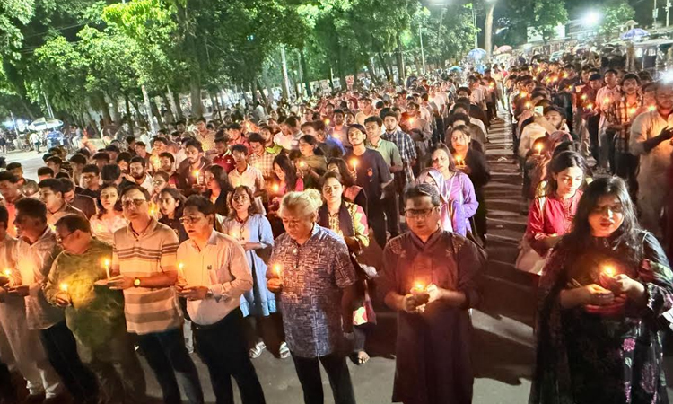 সাম্য হত্যার প্রতিবাদে ঢাবিতে মোমবাতি প্রজ্বলন