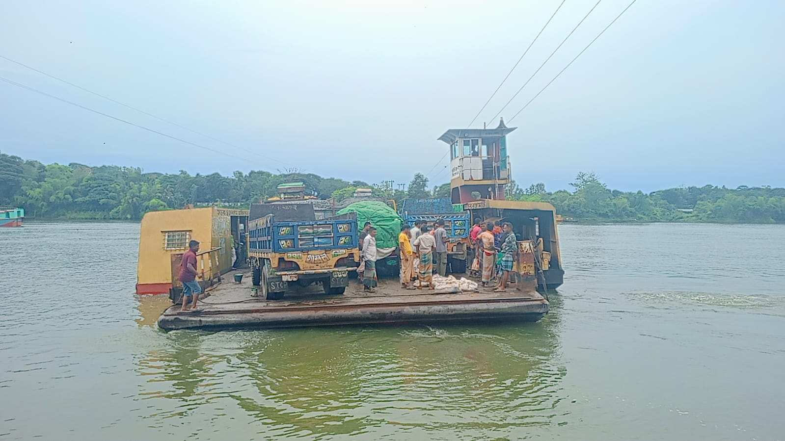 পাঁচ দিন পর রাঙ্গামাটি- চন্দ্রঘোনা-বান্দরবান  নৌ রুটে ফেরি চলাচল শুরু