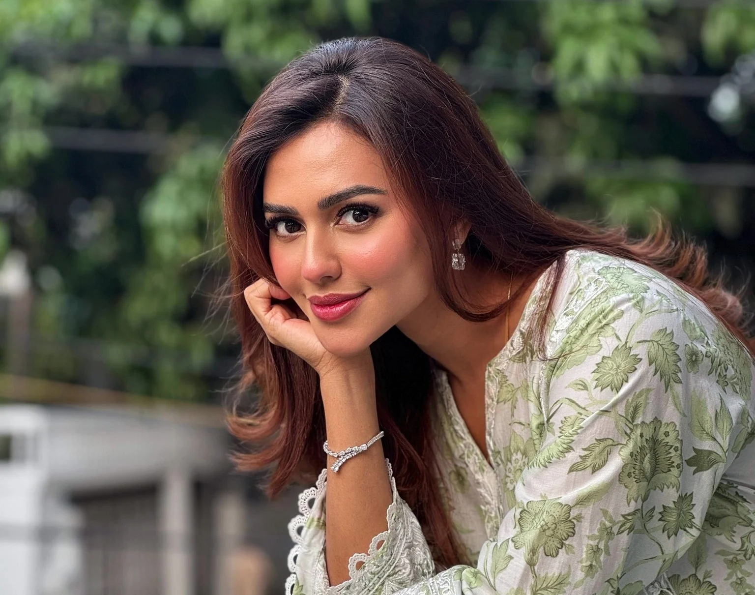বিমানবন্দর থেকে অভিনেত্রী নুসরাত ফারিয়া আটক