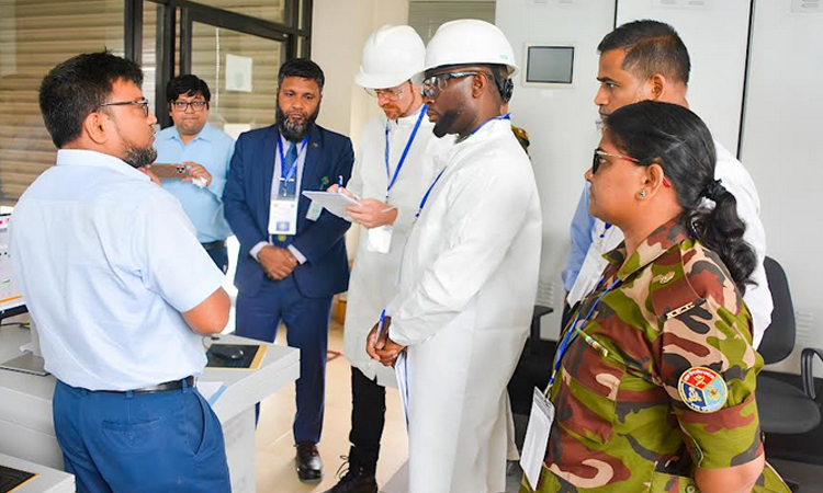 ওপিসিডব্লিউ’র পরিদর্শক দলের বার্জার পেইন্টস ও রাইমার কেমিক্যাল ইন্ডাস্ট্রিজ পরিদর্শন