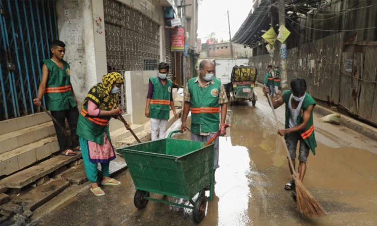 কোরবানির বর্জ্য স্বল্পসময়ের মধ্যে অপসারণের নির্দেশ দিয়েছেন ডিএনসিসি প্রশাসক