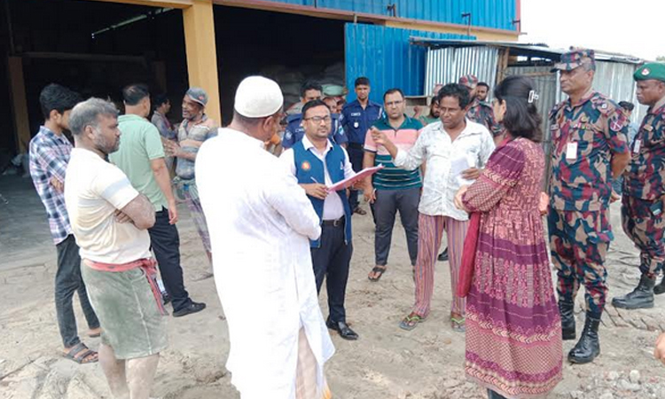 সাতক্ষীরায় ৩ হাজার বস্তা ভেজাল মৎস্য খাবার জব্দ