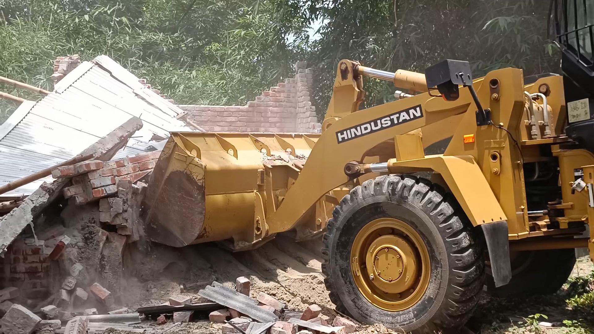 ঝিনাইদহে মহাসড়কের অবৈধ স্থাপনা উচ্ছেদ