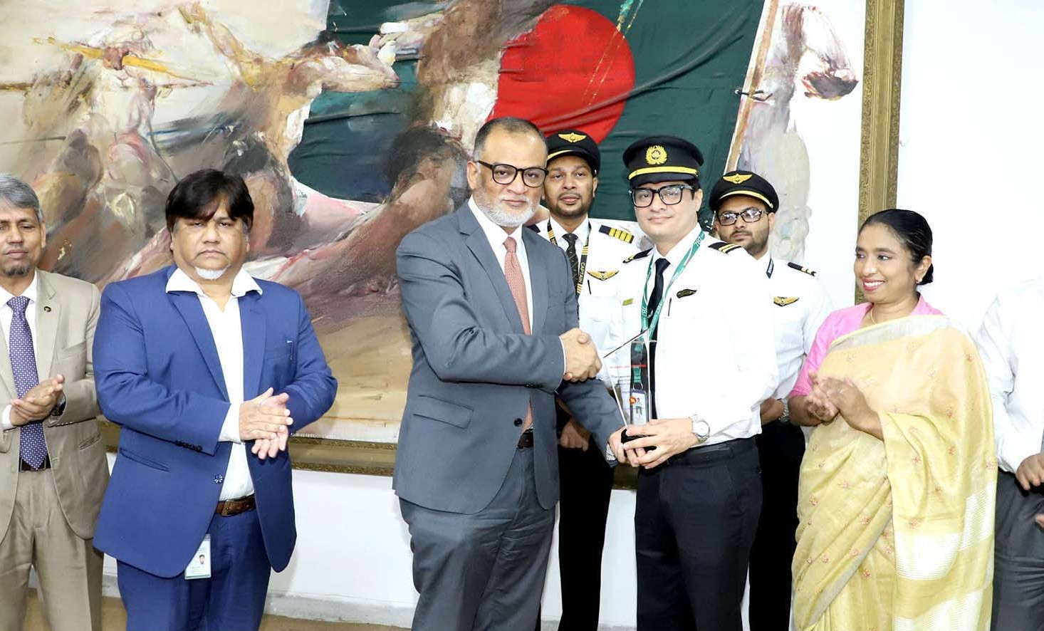 সাহসিকতার স্বীকৃতি পেলেন বিজি ৪৩৬ ফ্লাইটের ক্যাপ্টেন, ফার্স্ট অফিসার ও কেবিন ক্রু