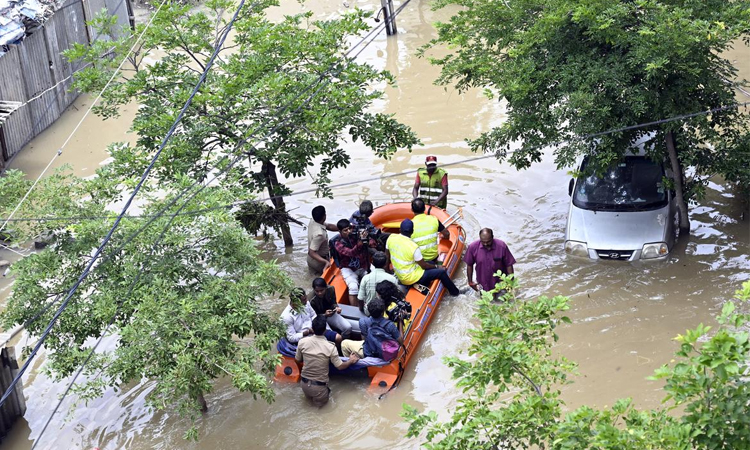 ভারতের বেঙ্গালুরুতে মুষলধারে বৃষ্টিপাতে এক নারীর প্রাণহানি