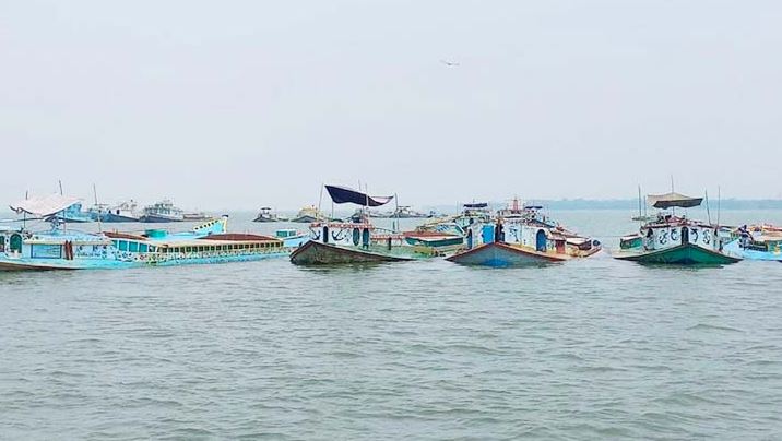 জাফলংয়ে টাস্কফোর্সের অভিযানে ৫০টি লিস্টার ও চারটি বাল্কহেড ধ্বংস