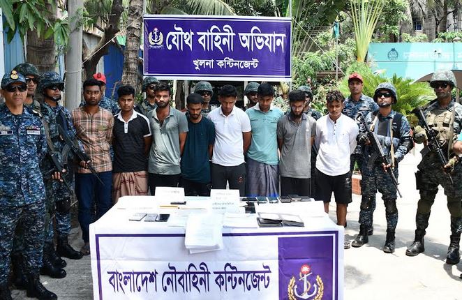 নৌবাহিনীর অভিযানে নাবিক ভর্তির প্রতারক চক্রের ৯ সদস্য আটক 