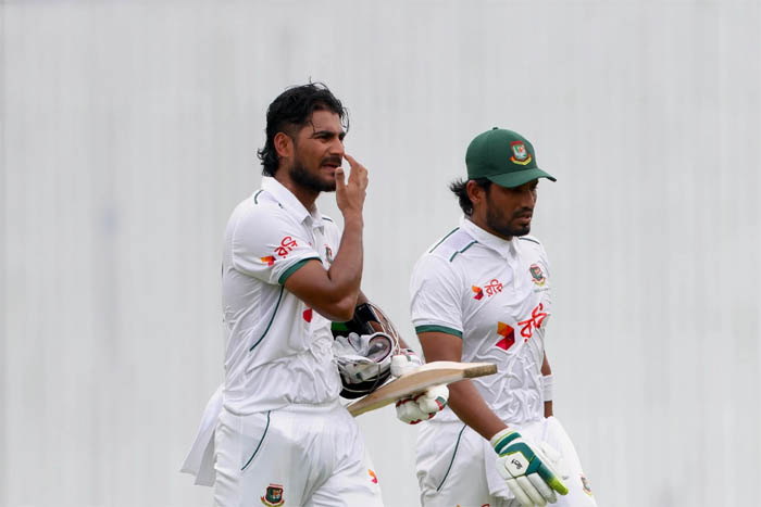 নাইম-সাইফের হাফ-সেঞ্চুরির সাথে প্রথম দিন বৃষ্টির দাপট