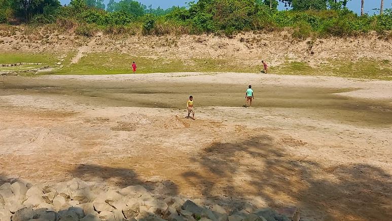 পুনর্ভবা নদী এখন খেলার মাঠ