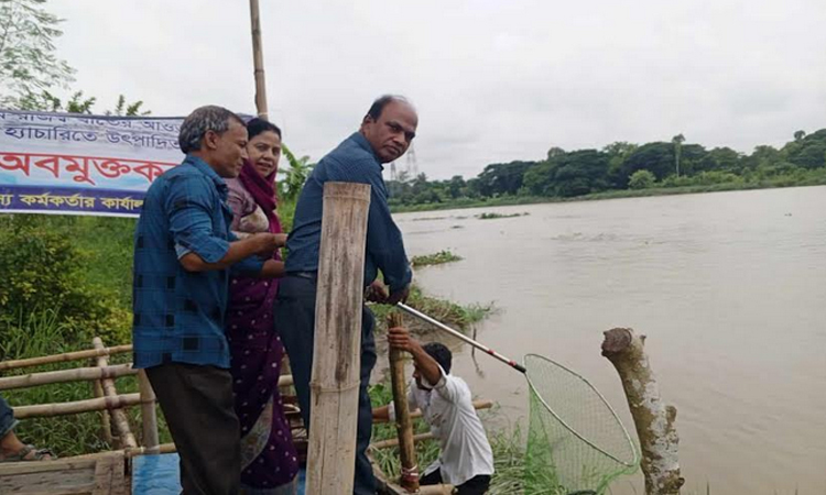 চট্টগ্রামের হালদা নদীতে ৪৪৭ কেজি মাছের পোনা অবমুক্ত