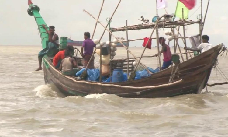 মেঘনায় ইলিশের দেখা নেই, হতাশ জেলেরা