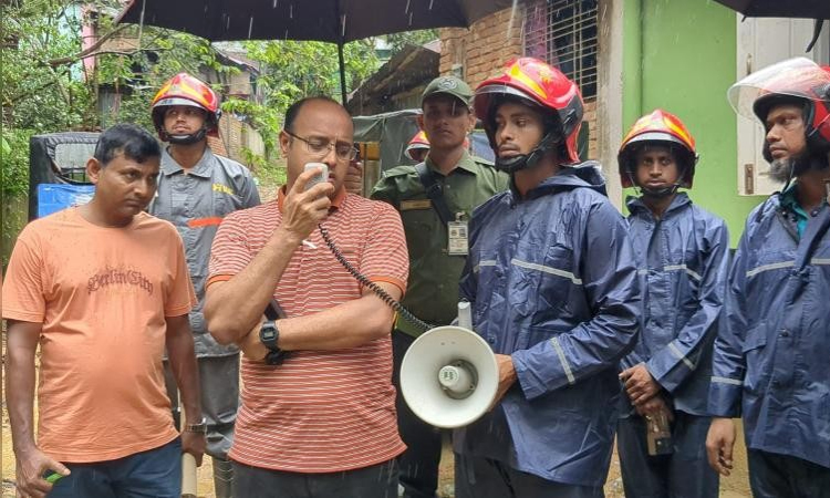খাগড়াছড়িতে পাহাড় ধসের আশঙ্কায় প্রশাসনের মাইকিং 