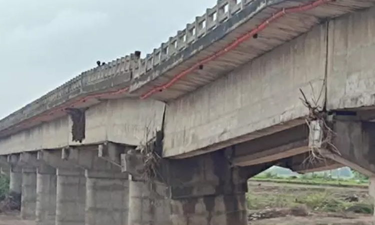 রাশিয়ায় রেল লাইনের ওপর সেতু ধসে ৭ জনের প্রাণহানি, আহত ৩০ 