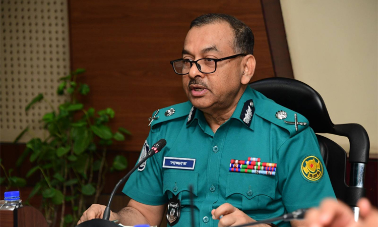 সরকার নির্ধারিত হাসিলের বাইরে অতিরিক্ত অর্থ আদায় করা যাবে না: ডিএমপি কমিশনার