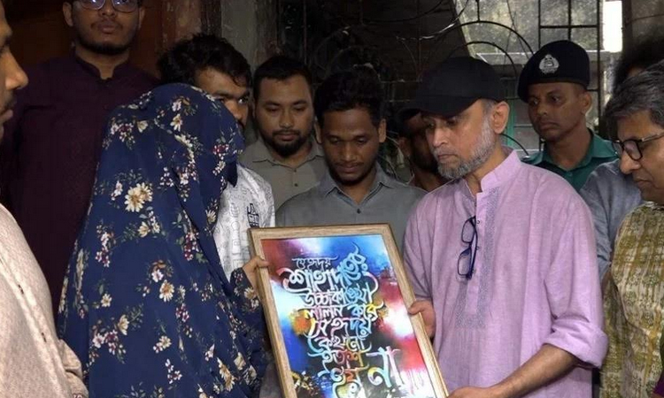 শহীদদের স্মৃতি সংগ্রহ শুরু, ৫ আগস্টেই চালু জুলাই স্মৃতি জাদুঘর: সংস্কৃতি উপদেষ্টা