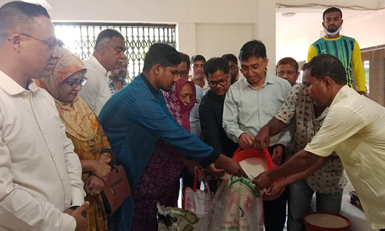 নীলফামারীতে ভিজিএফ’র চাল পেয়েছে ৪ হাজার ৬২১ পরিবার
