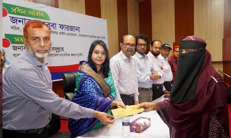 তথ্য মন্ত্রণালয় সব সময় সাংবাদিকদের পাশে আছে : তথ্য সচিব
