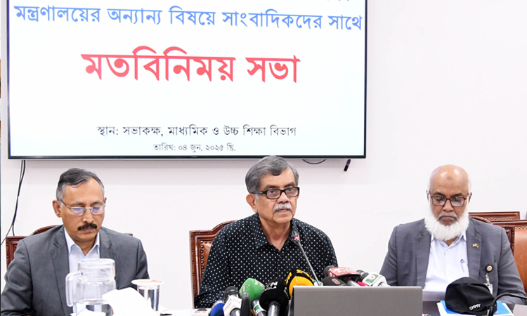 ২০২৭ সালে নতুন কারিকুলামে বই পাবে ৬ষ্ঠ শ্রেণির শিক্ষার্থীরা: শিক্ষা উপদেষ্টা