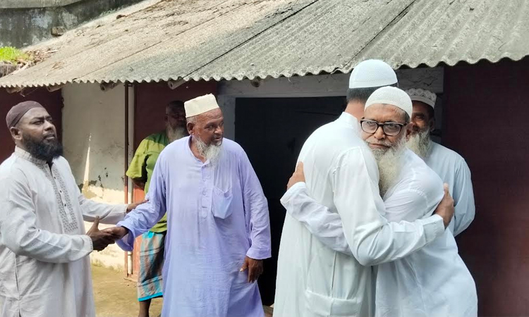 সৌদি আরবের সঙ্গে মিল রেখে সাতক্ষীরার ২০ গ্রামে ঈদ উদযাপন