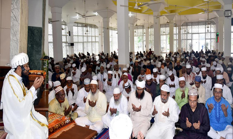 খুলনায় যথাযোগ্য মর্যাদায় ঈদের জামাত অনুষ্ঠিত