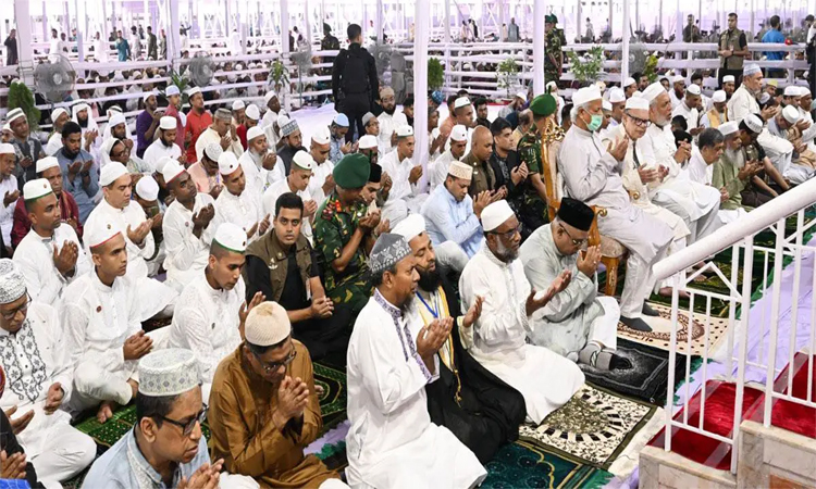 দেশ ও জাতির সমৃদ্ধি-শান্তি কামনায় বিশেষ মোনাজাত