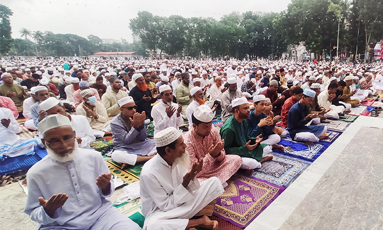 ধর্মীয় ভাবগাম্ভীর্যে ময়মনসিংহে ঈদুল আযহা উদ্যাপিত