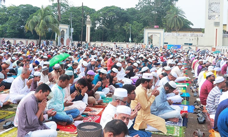 সুনামগঞ্জে ধর্মীয় ভাবগাম্ভীর্যে ঈদুল আযহা উদ্যাপিত 