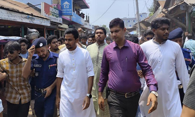 নিজ এলাকার উন্নয়ন কাজ পরিদর্শন করেছেন স্থানীয় সরকার উপদেষ্টা