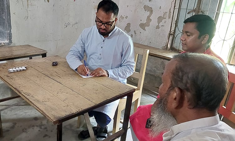 ঈদ উপলক্ষে নাটোরে চার শতাধিক রোগীকে বিনামূল্যে স্বাস্থ্যসেবা প্রদান