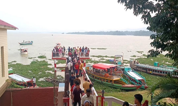 পাহাড়ী কন্যা রাঙ্গামাটিতে বেড়েছে পর্যটকের আগমন