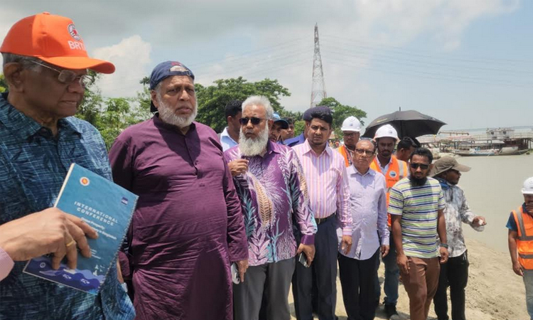 পদ্মাসেতু রক্ষা বাঁধের ভাঙন রোধে অতিদ্রুত কার্যক্রম শুরু হবে: সেতু উপদেষ্টা