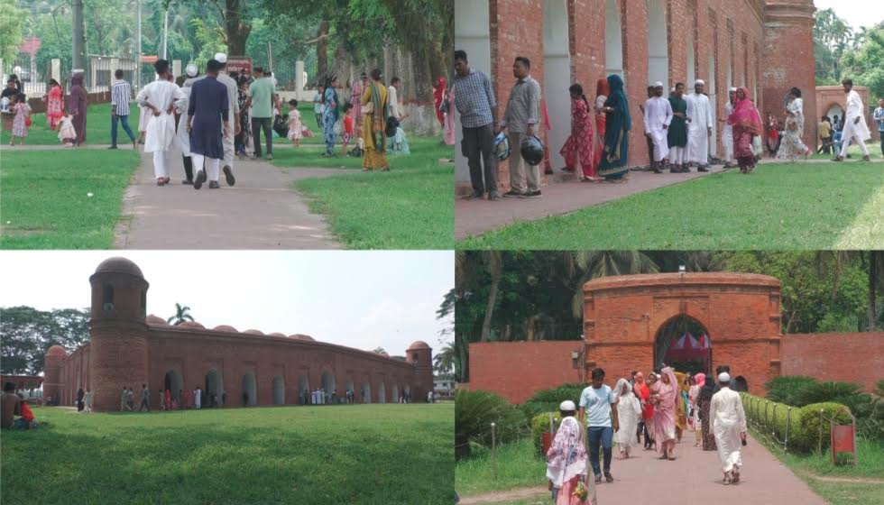 ঈদের ছুটি উপভোগ করতে ষাটগম্বুজ মসজিদ ও সংলগ্ন এলাকায় পর্যটকদের ভিড়