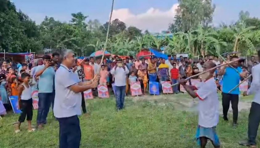 জয়পুরহাটের আক্কেলপুর উপজেলার সোনামুখির হিজলিতে গ্রামীণ লাঠিখেলার মেলা উদ্ভোধন