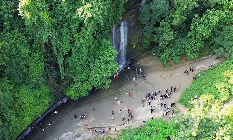 গরমে পর্যটকদের পছন্দ খাগড়াছড়ির রিছাং ঝর্ণা