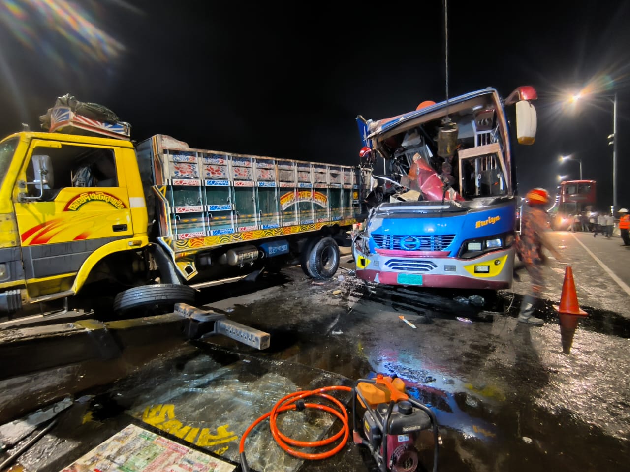 পদ্মা সেতুতে সড়ক দুর্ঘটনায় ২ জন নিহত 