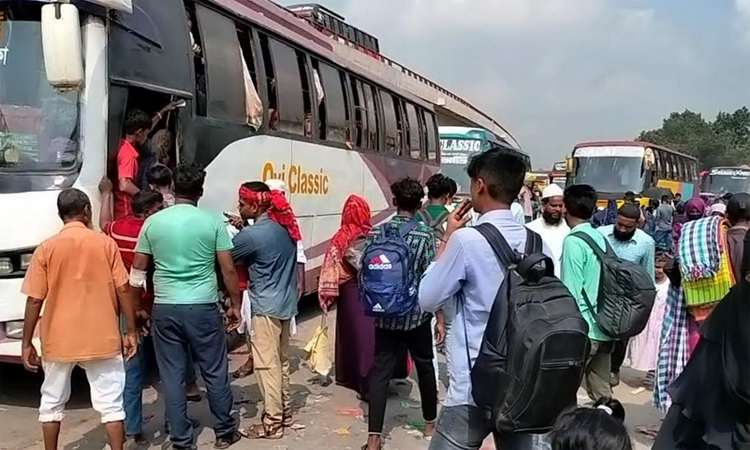 ঈদের ছুটি শেষে উত্তরাঞ্চল থেকে রাজধানীতে ফিরছে মানুষ 