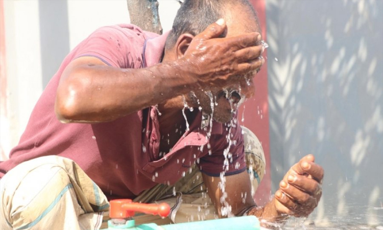 রাজশাহীতে তীব্র গরমে হাসপাতালে বাড়ছে রোগীর সংখ্যা