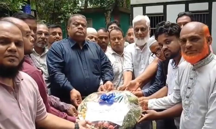 শহিদ আল-আমিন ও সমুদ্রের পরিবারের পাশে বিএনপি নেতা সরফত আলী সপু