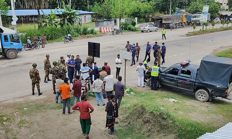 ঢাকা-মাগুরা মহাসড়কে শৃঙ্খলা ফেরাতে সেনাবাহিনীর অভিযান