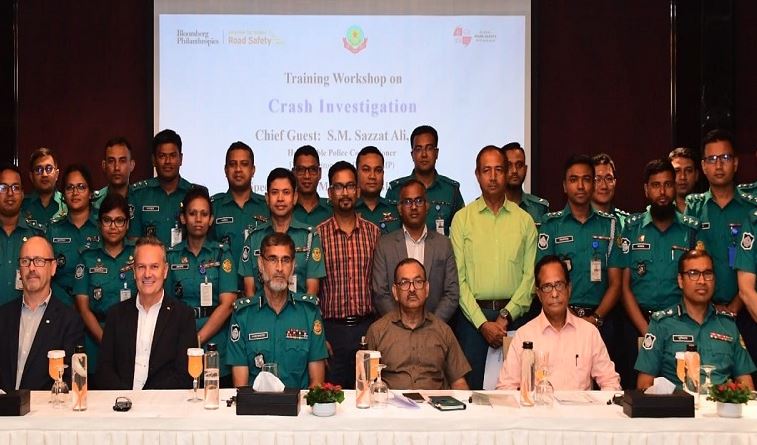 রোড ক্র্যাশ প্রতিরোধে আইন বাস্তবায়নে পুলিশ সদস্যদের নির্দেশ ডিএমপি কমিশনারের