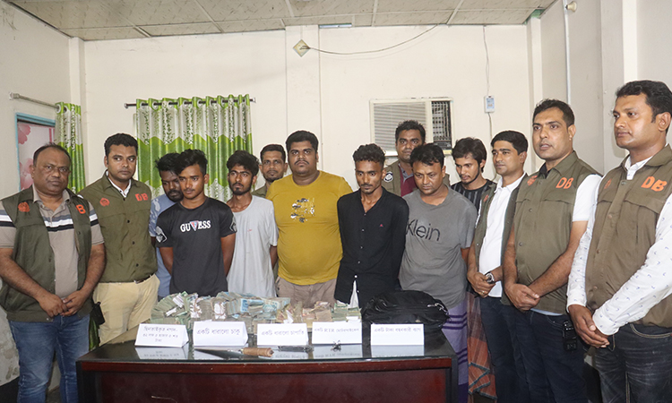 যশোরে মোবাইল ব্যাংকিং প্রতিষ্ঠান নগদের ৩২ লাখ টাকা উদ্ধার 