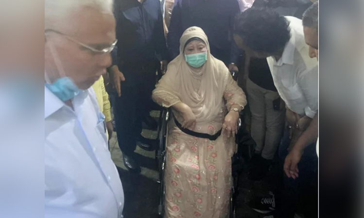 নিয়মিত স্বাস্থ্য পরীক্ষায় খালেদা জিয়া এভারকেয়ার হাসপাতালে