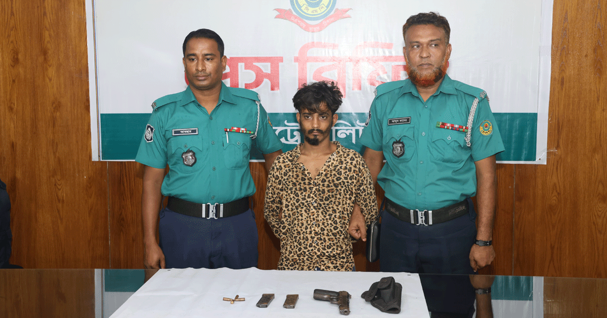 চট্টগ্রামে থানা লুটের অস্ত্র ও গুলিসহ সন্ত্রাসী ‘ব্লেড মাসুম’ গ্রেপ্তার