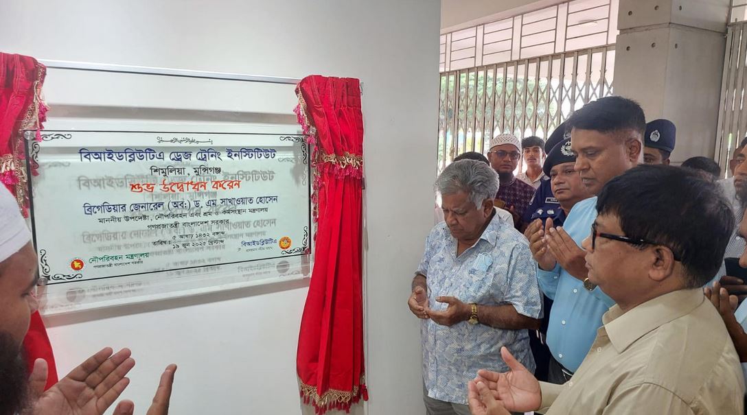 শিক্ষার্থীদের ড্রেজিং কোম্পানিতে কর্মসংস্থানের সুযোগ তৈরি হবে : নৌপরিবহন উপদেষ্টা 