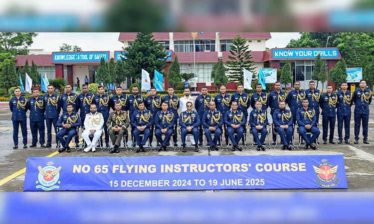 বিমান বাহিনী ফ্লাইং ইন্সট্রাক্টরস কোর্সের সনদপত্র বিতরণ
